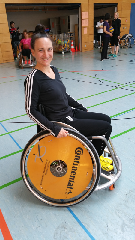Family-Event im Gesundheitspark Bremerhaven-Speckenbüttel  ist super auch für Rollstuhlfahrer:innen geeignet. Anja Kempf gibt hilfreiche Tipps für eine Körperachsenaufrichtung